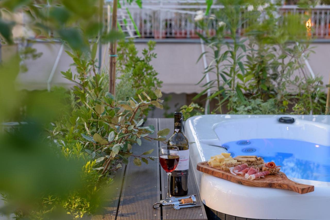 Meno Suite With Private Terrace - Jaccuzzi, Acropolis View Атина Екстериор снимка